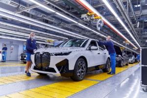 创新BMWiX已于德国丁格芬工厂正式投产将于年内上市
